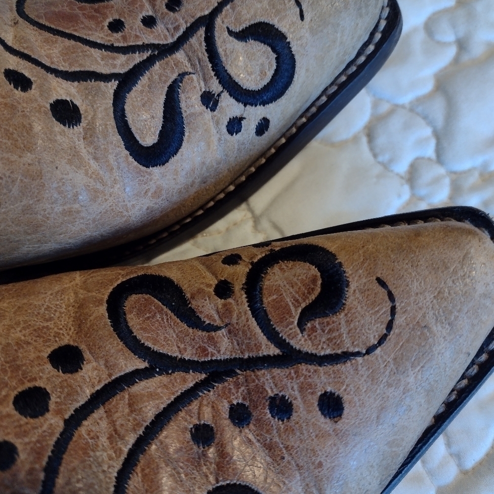 Corral women's leather w/ black embroidery‎ Cowboy Boots Distressed  sz 7 - Picture 3 of 9